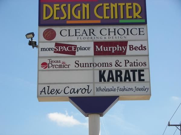 IPS001 - Custom Illuminated Pylon Sign for Retail