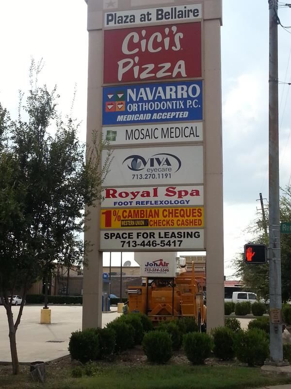 IPS011 - Custom Illuminated Pylon Sign for Retail