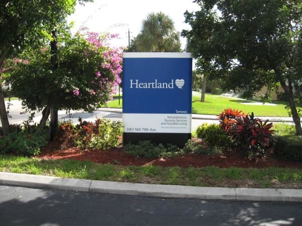 IPS034 - Illuminated Signage - Custom Illuminated Pylon Signs 