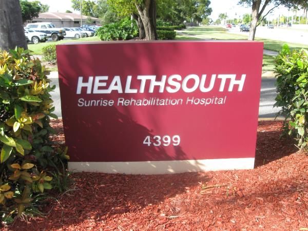 IPS035 - Illuminated Signage - Custom Illuminated Pylon Signs 