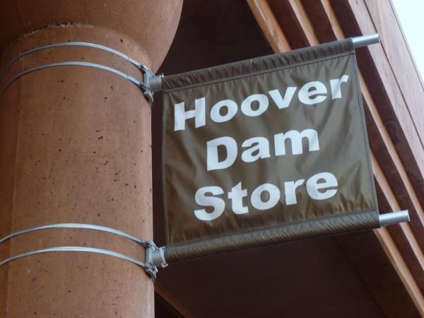 PB018 - Custom Boulevard Banner for Retail