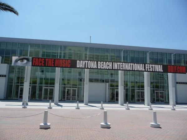 VB038 - Custom Vinyl Banner for Entertainment