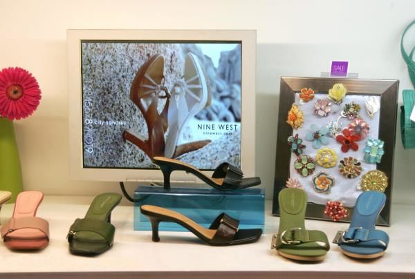 DD013 - Custom Digital Display for Retail