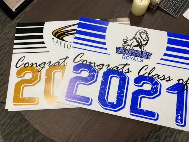 2021 grad signs