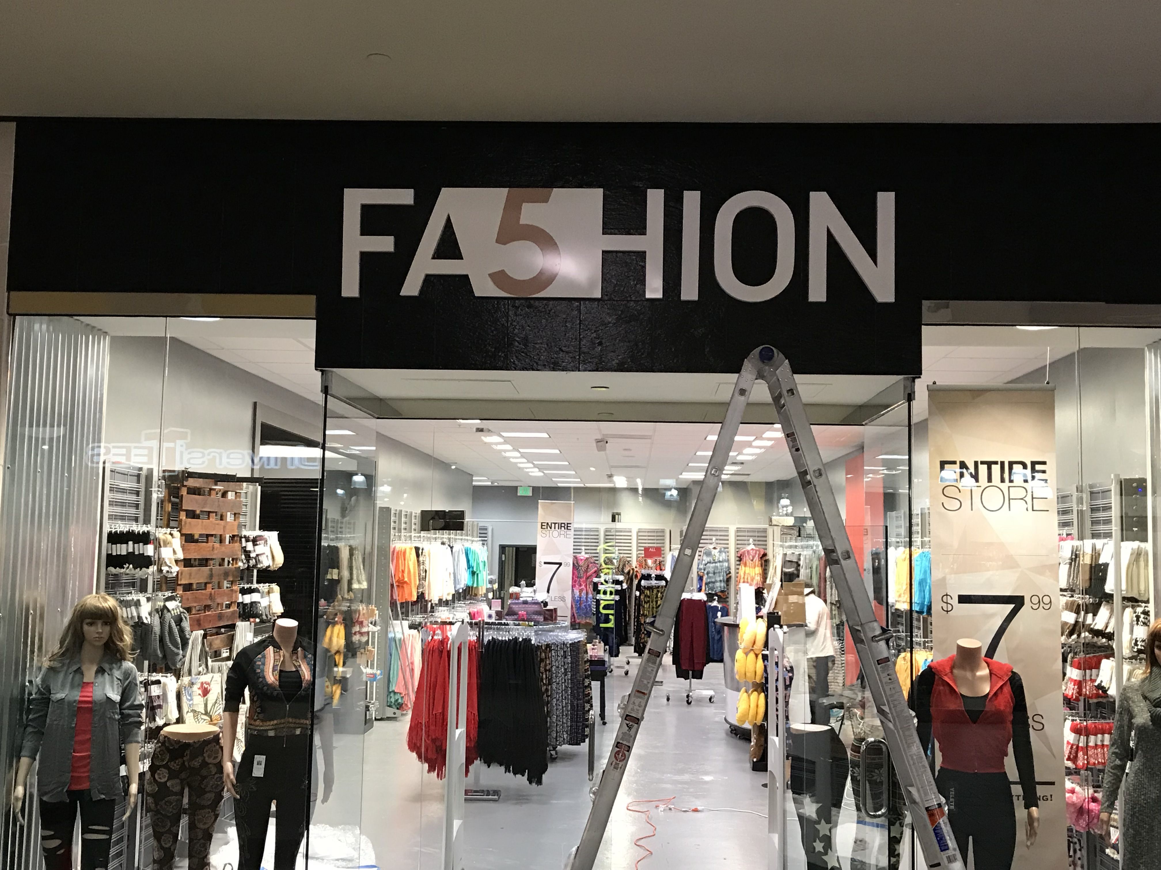 Fa5hion Storefront Signage 