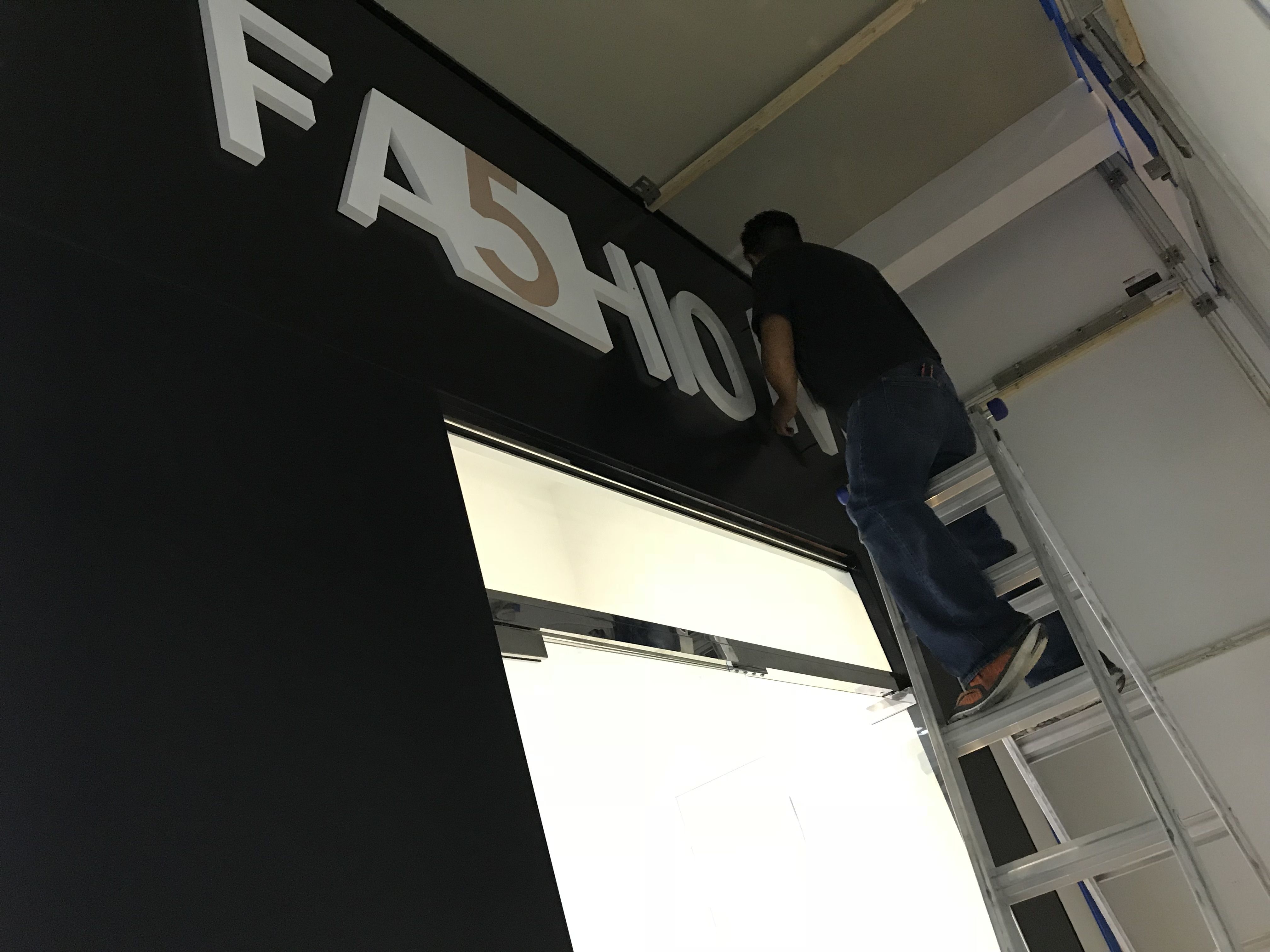 Fa5hion Storefront Signage 