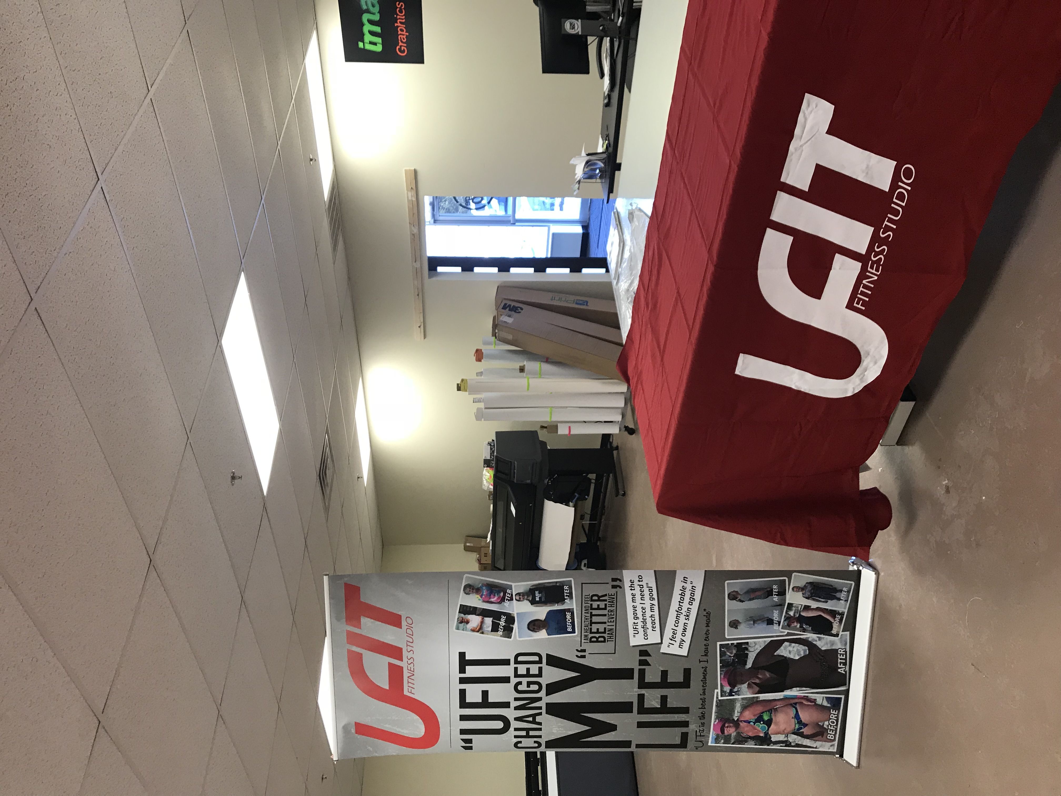 Retractable Banner Stand - UFit