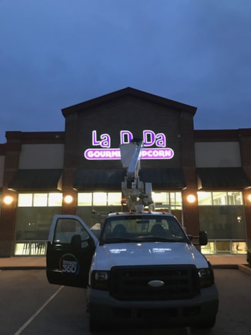 Building Sign, Channel Letters for La D Da Gourmet Popcorn Edinburgh IN