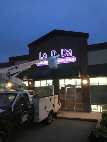Building Sign, Channel Letters for La D Da Gourmet Popcorn Edinburgh IN