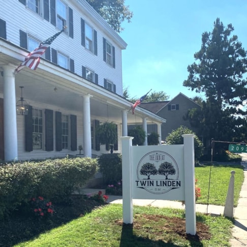 Inn and Twin Linden_post and panel_146576