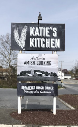 katies kitchen post and panel_140997