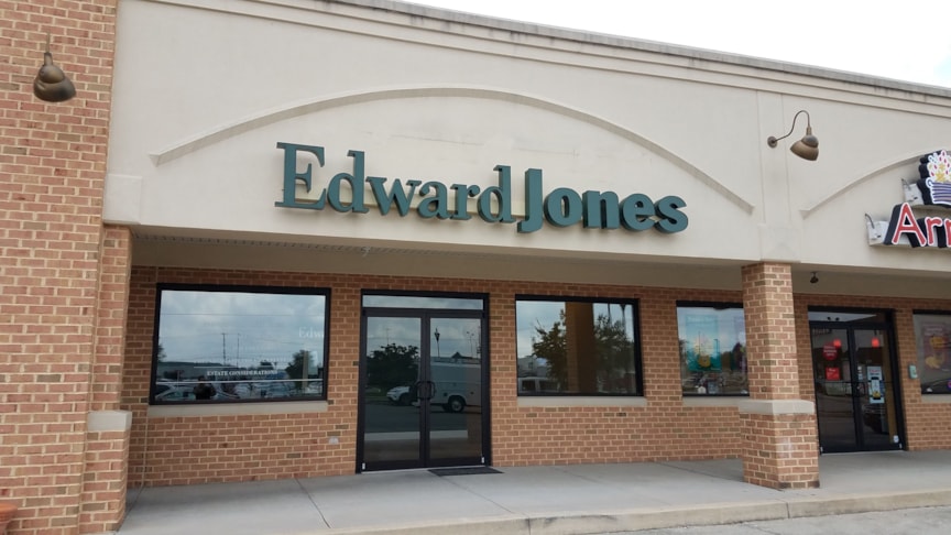 Lighted channel letters on raceway