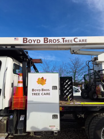 Vehicle Graphics & Lettering | Agricultural and Landscaping Signs