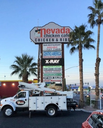 Digital & Interactive Signs and Displays