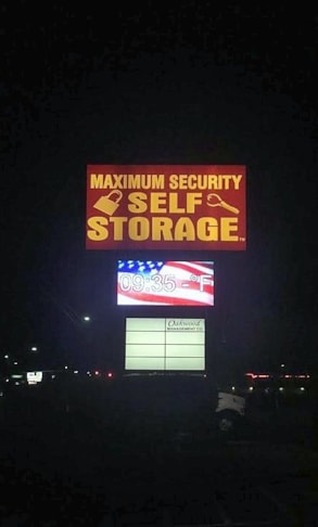 Digital & Interactive Signs and Displays