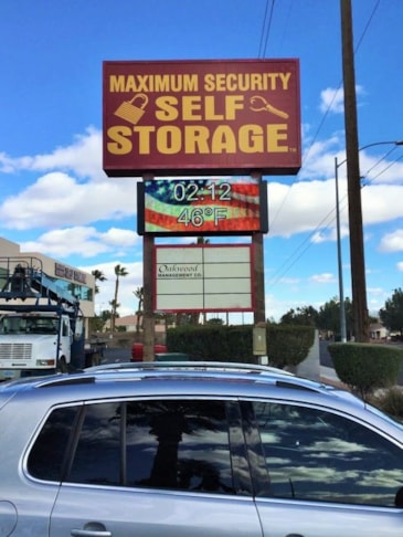 Digital & Interactive Signs and Displays