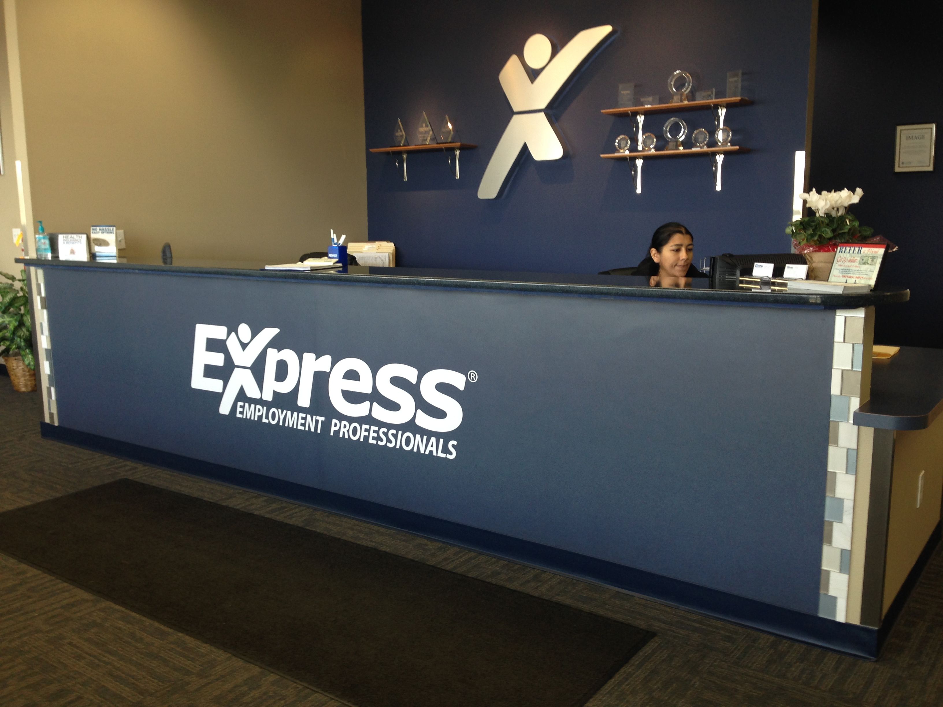  - Image360-Burlington-WA-ReceptionDesk-Graphics-Vinyl-ExpressEmploymentProfessionals-MountVernon, WA