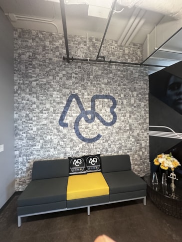 Wall Murals & Graphics