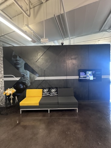 Wall Murals & Graphics