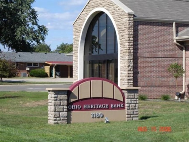 Monument sign with dimensional lettering on custom shapes