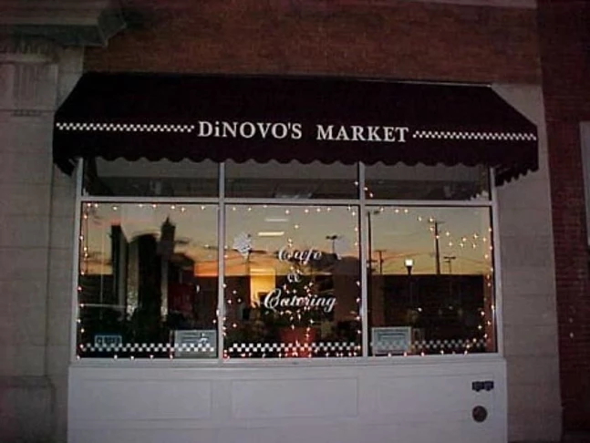 Custom logo and window graphics for DiNOVOS MARKET