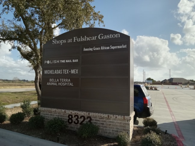 Pylon & Pole Signs | Retail