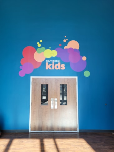 Wall Murals & Graphics