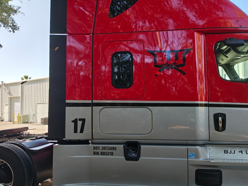 Vehicle Graphics & Lettering | Transportation, Logistics, & Distribution | Vinyl