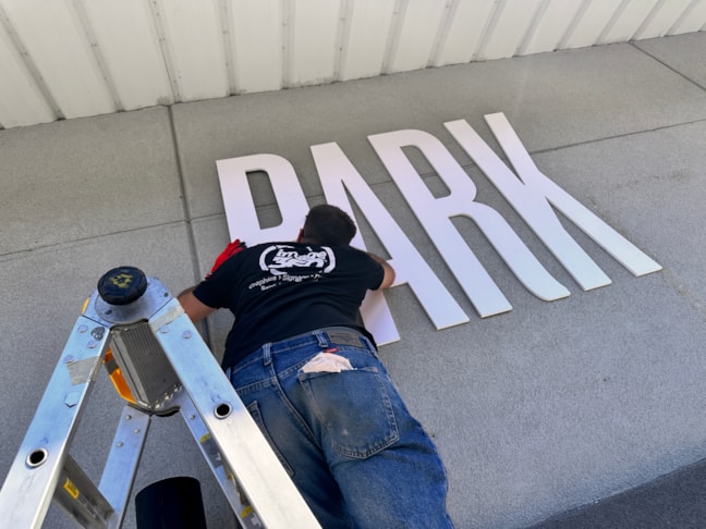 3D Signs & Dimensional Letters