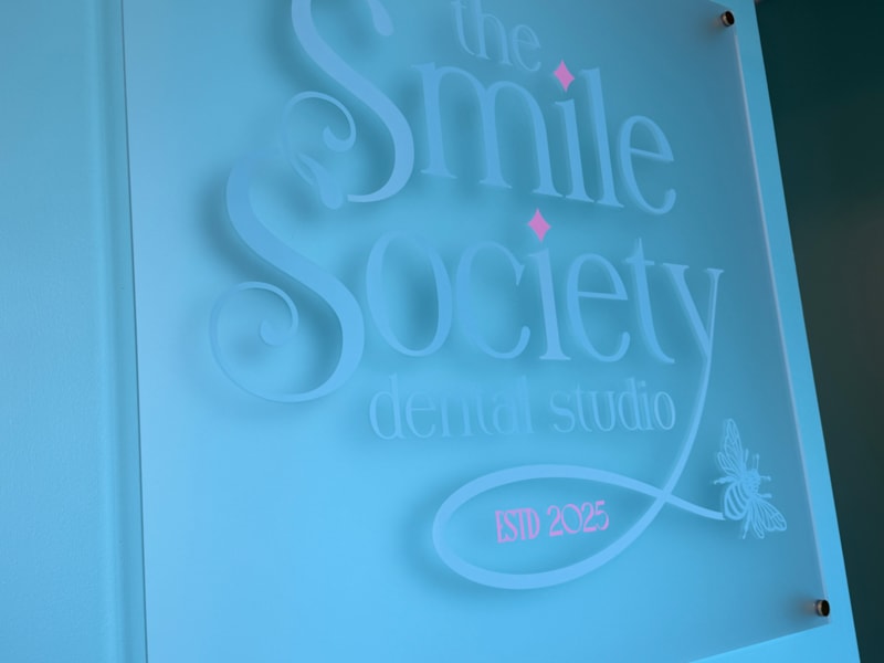 Wall-Mount Frames | Healthcare | Acrylic