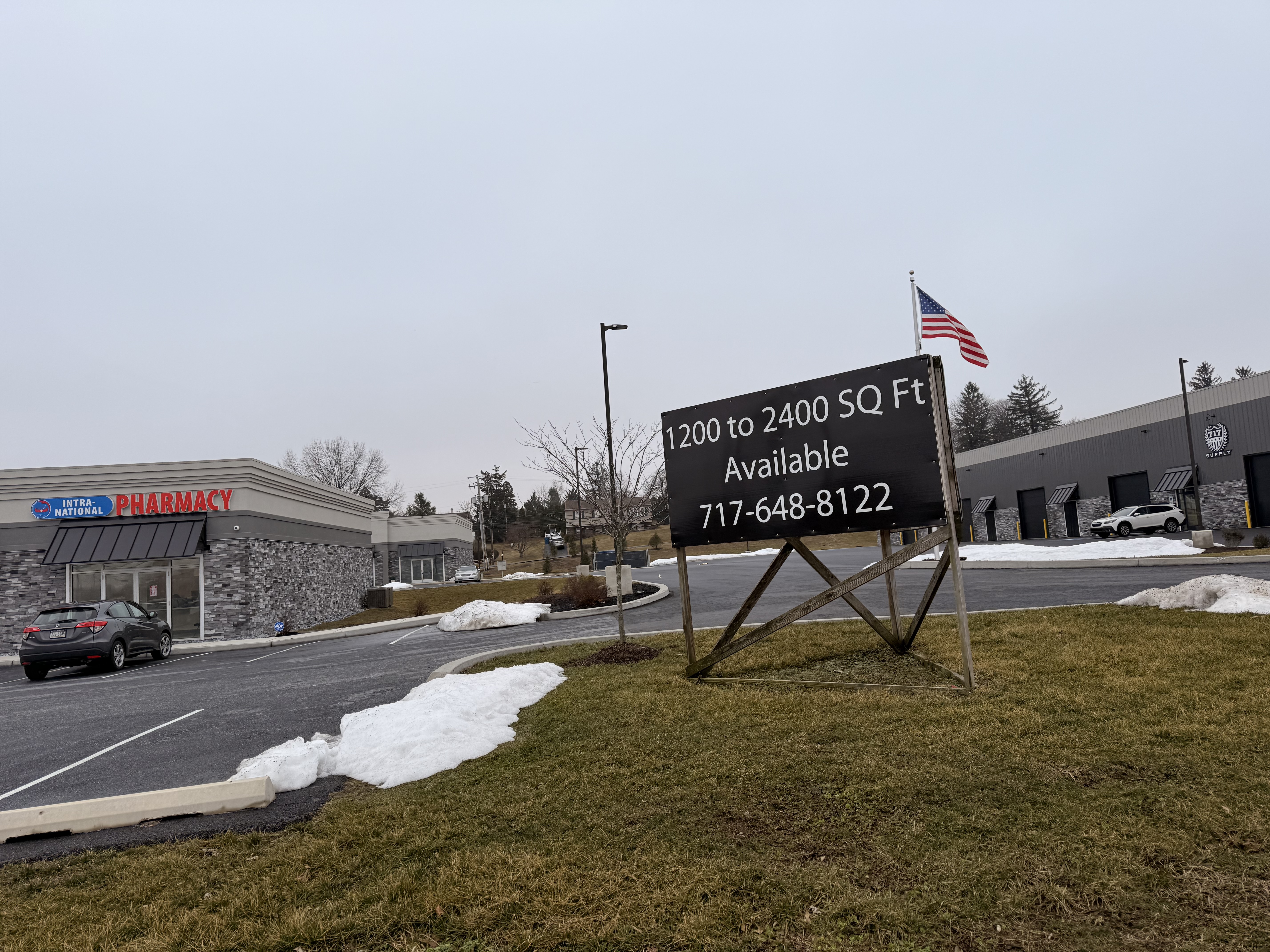 Pylon & Pole Signs | Retail | Harrisburg, Pennsylvania | Vinyl