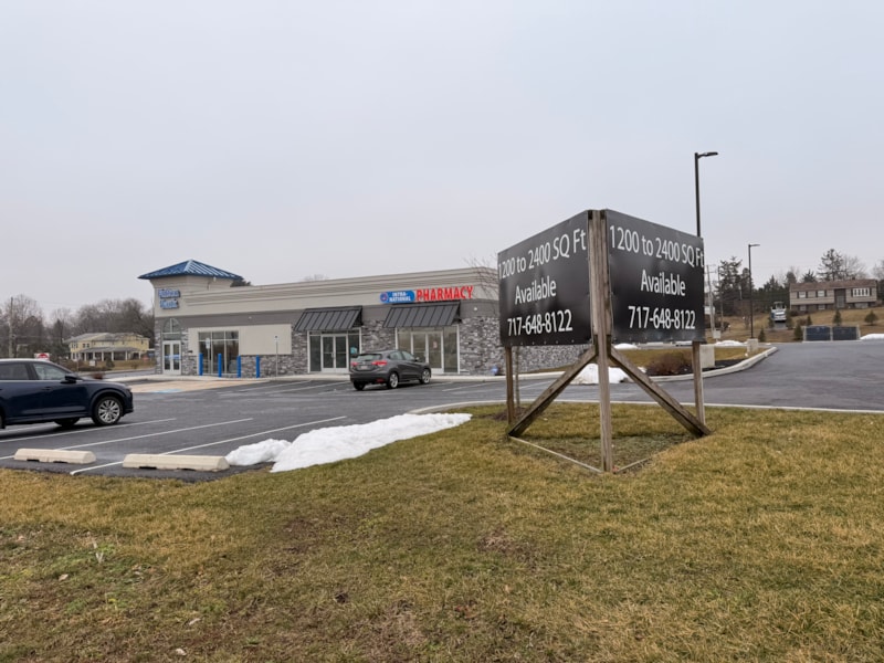 Pylon & Pole Signs | Retail | Harrisburg, Pennsylvania | Vinyl