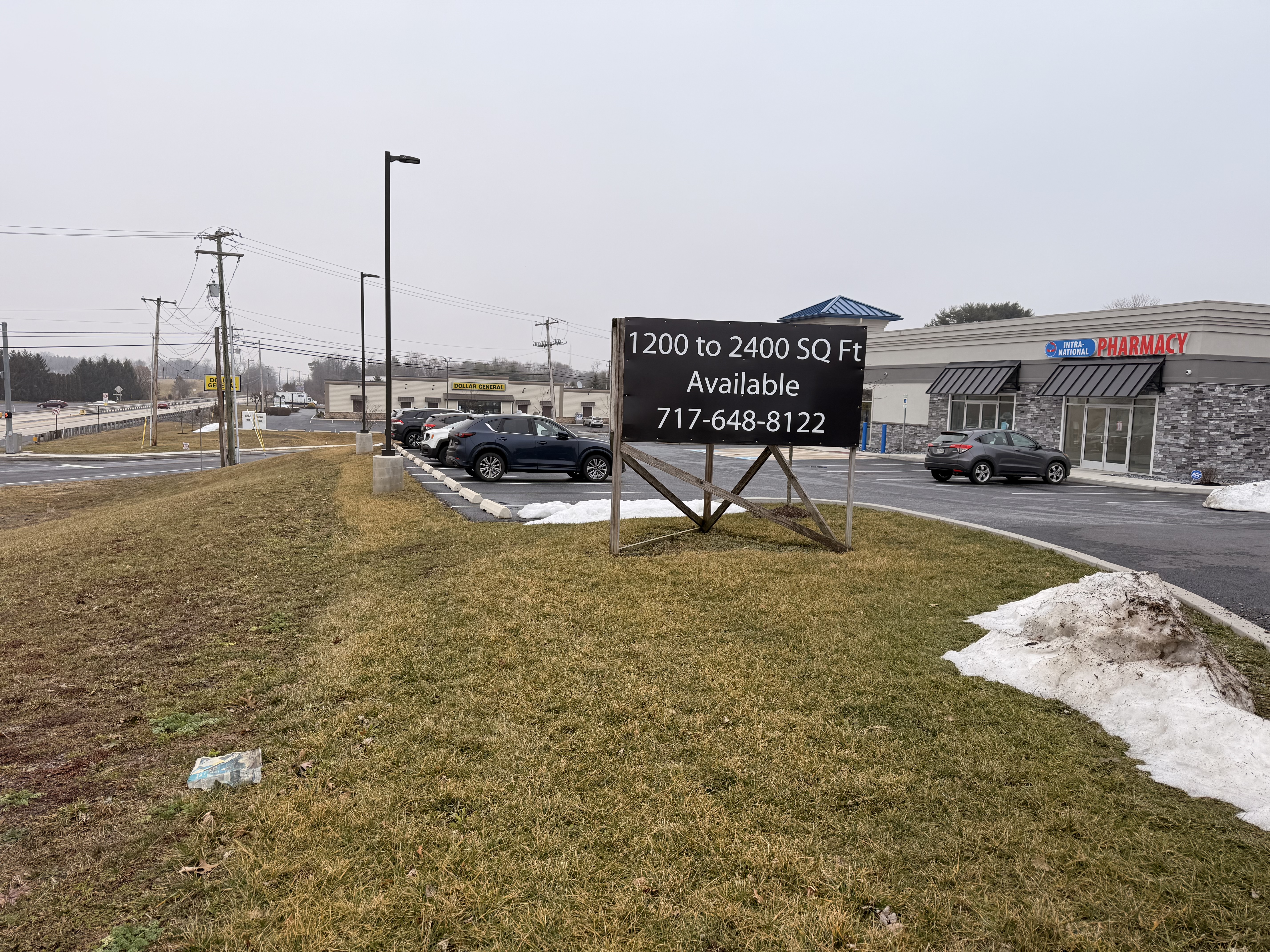 Pylon & Pole Signs | Retail | Harrisburg, Pennsylvania | Vinyl