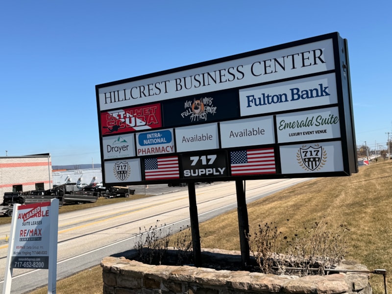 Pylon & Pole Signs | Retail | Harrisburg, Pennsylvania | Vinyl