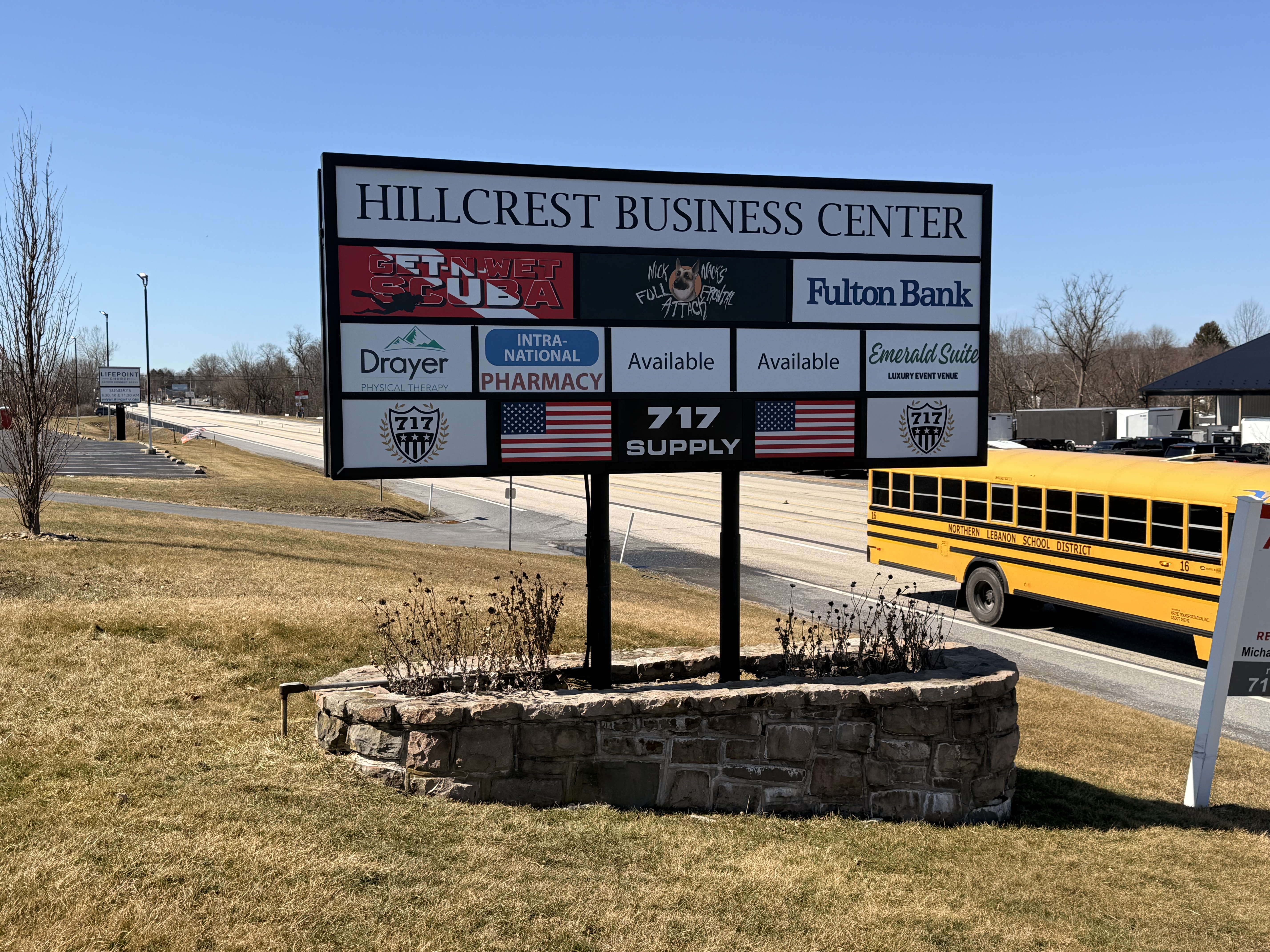 Pylon & Pole Signs | Retail | Harrisburg, Pennsylvania | Vinyl