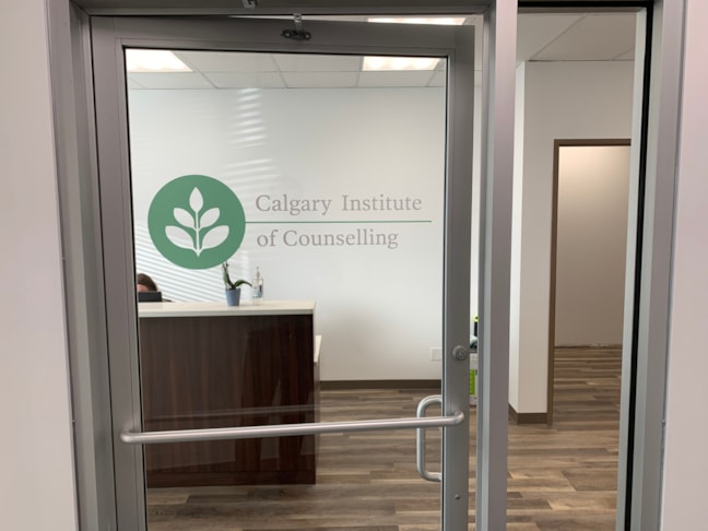 Promote, inform or decorate with custom window decals, window stickers and window clings.