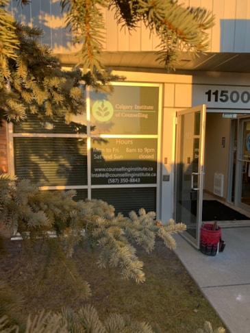 Promote, inform or decorate with custom window decals, window stickers and window clings.