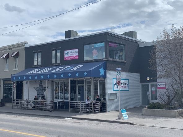 Banners and window signs highlight your business
