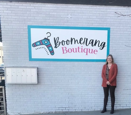 Minimal designs are on the trend right now with bold fonts and ample white space.