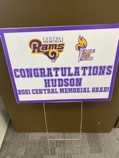 Celebrate your grad with custom lawn signs