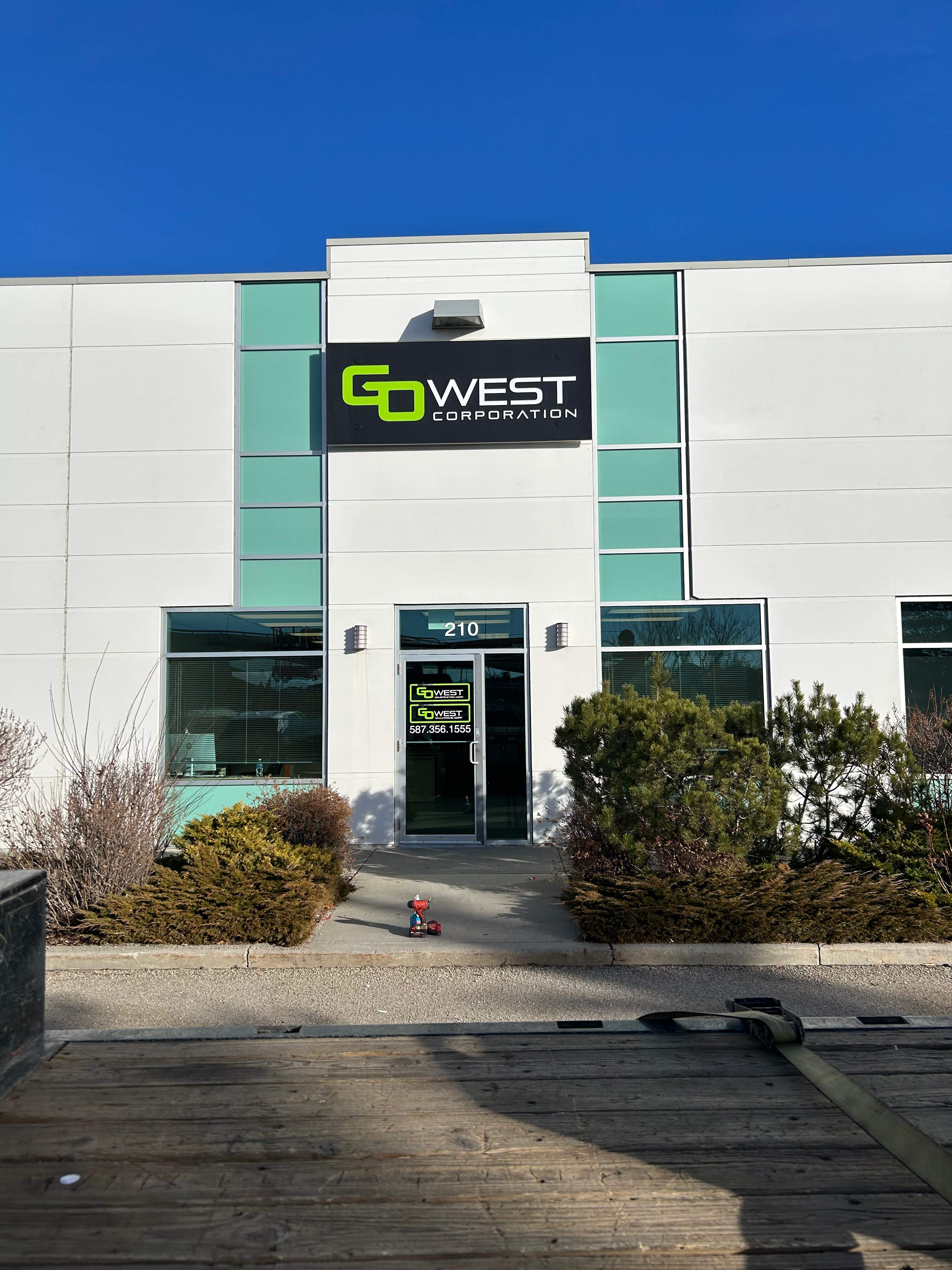 Outdoor Signage | Service and Trade Organizations | Calgary, Alberta | Aluminum