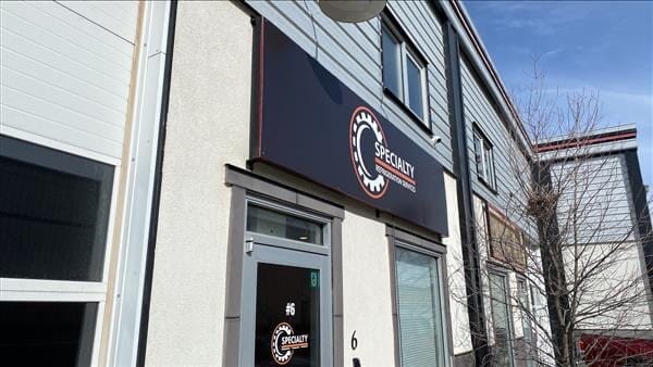 Outdoor Building Signs:  Looking cool and standing tall!