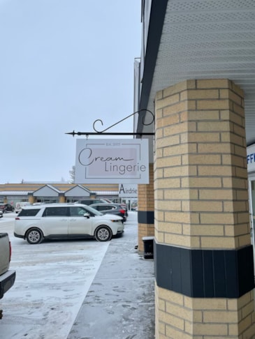 Hanging Signs & Ceiling Displays