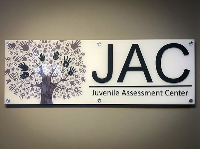 3D Signs & Dimensional Letters & Logos