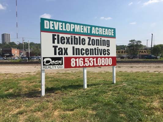 Exterior MDO Post and Panel Sign for Dean Realty in Kansas City, Kansas
