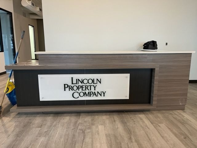 Edgelit and Backlit Signs