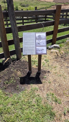 Pedestal Signs | Agricultural and Landscaping Signs