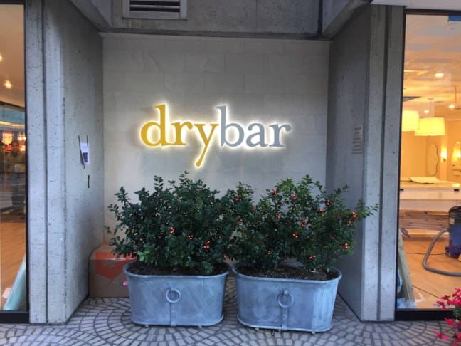 Edgelit and Backlit Signs