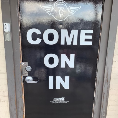 Custom Decals, Wraps & Lettering