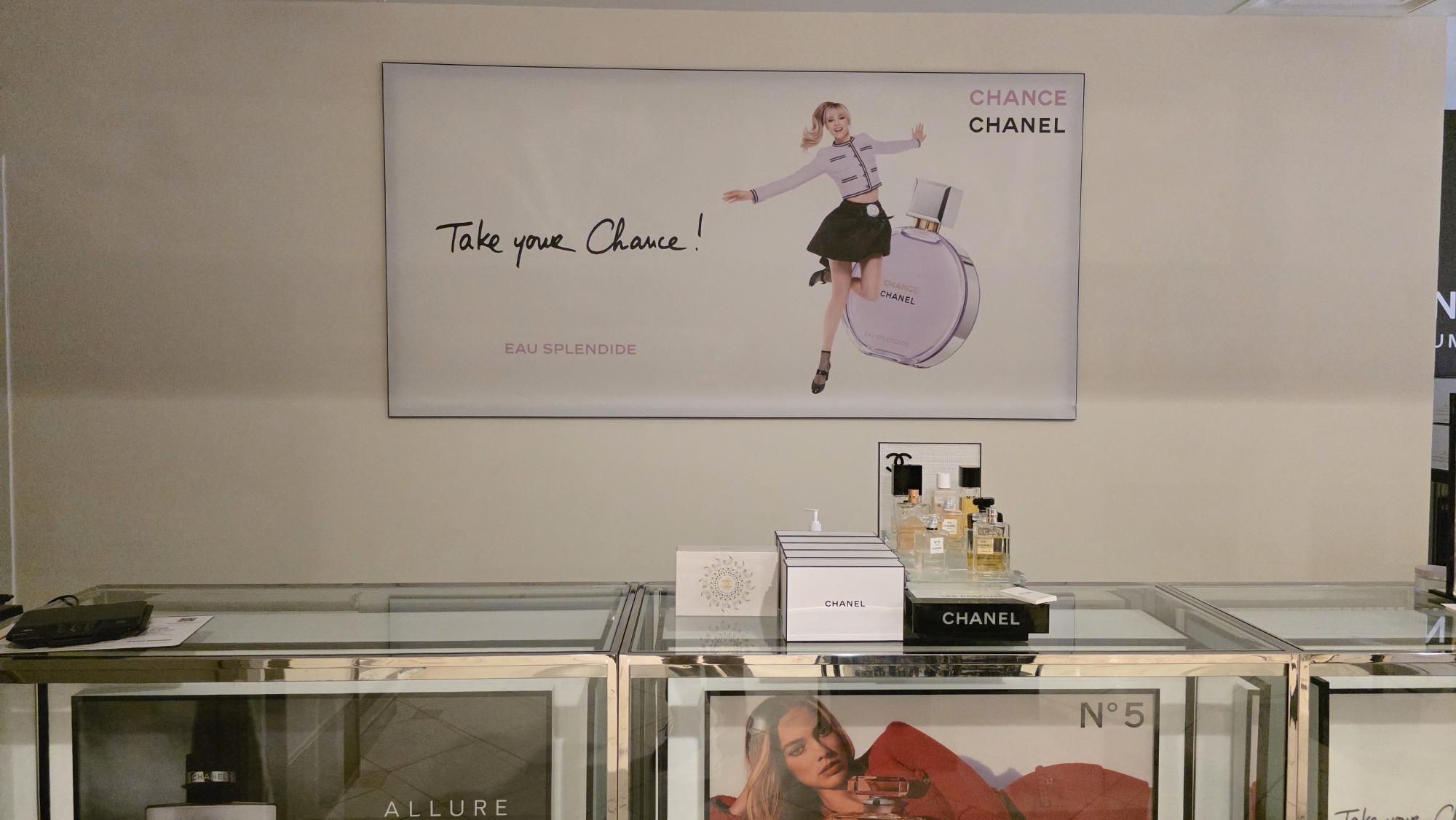 Wall Murals & Graphics